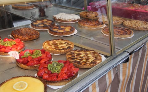 Gourmet Culinary Tour at President Wilson Market in Paris