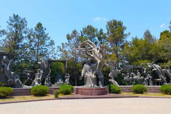 Nizami_Ganjavi_mausoleum_in_Ganja,_Azerbaijan_Ganja_tour_Baku_Nizami_Ganjavi-VLA Travel-Khamsa-Xamsa
