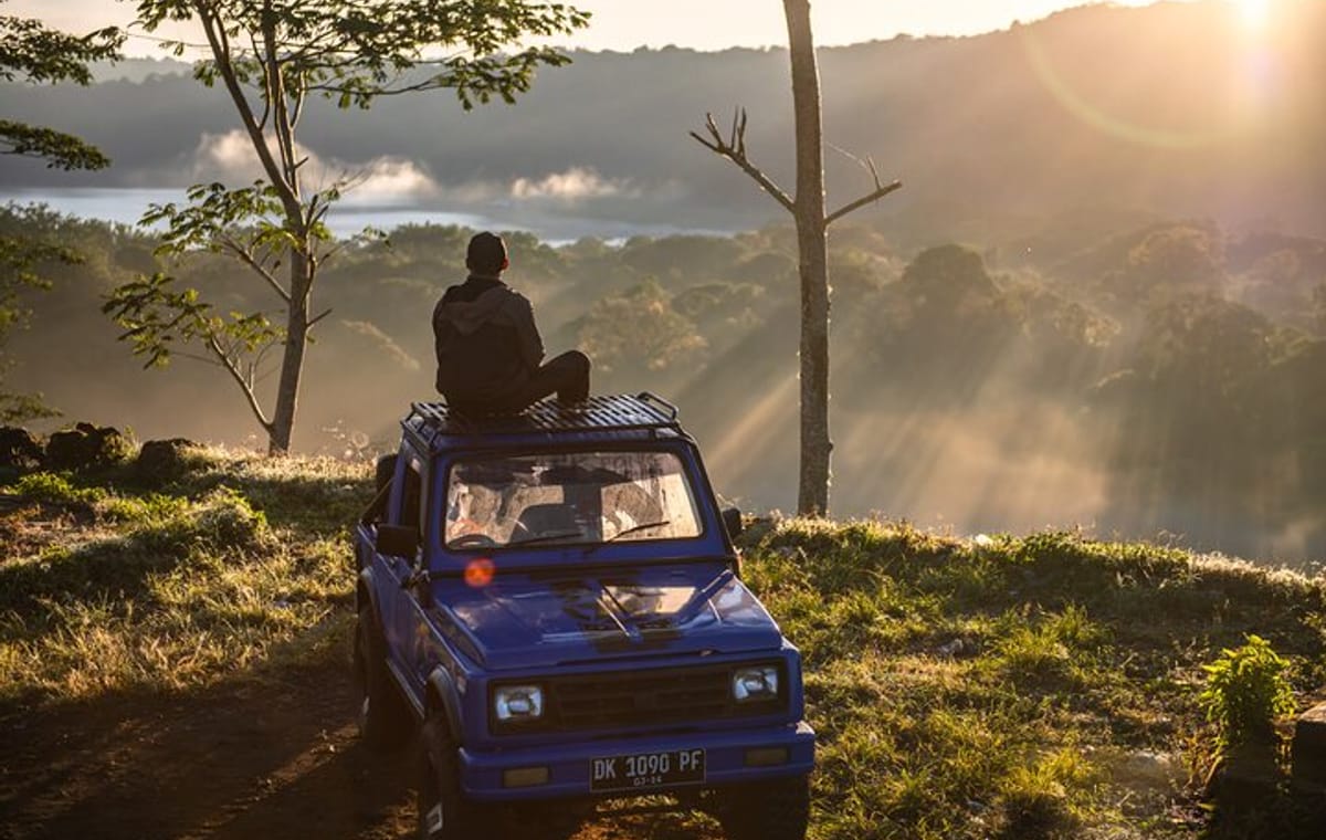 Munduk Sunrise Jeep Tour to Twin Lake and Hidden Waterfall