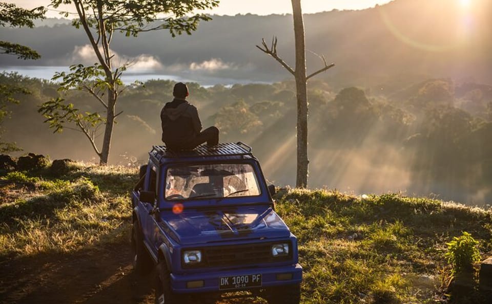 Munduk Sunrise Jeep Tour to Twin Lake and Waterfall