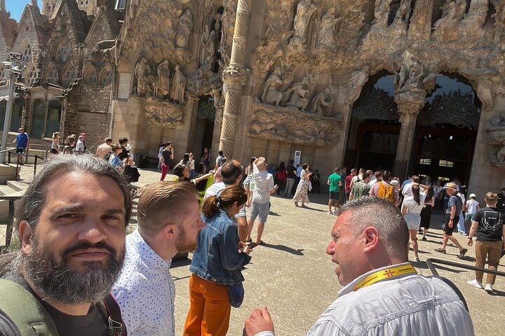 Private Barcelona Highlights: Gothic Sagrada Familia & Park Güell 9