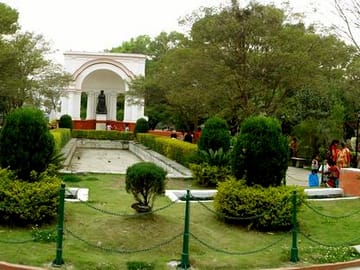 Private Day Trip for Birdwatching at Central Zoo, Kathmandu