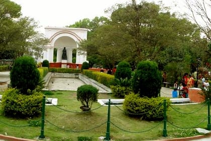 Private Day Trip to Central Zoo at Jawalakhel