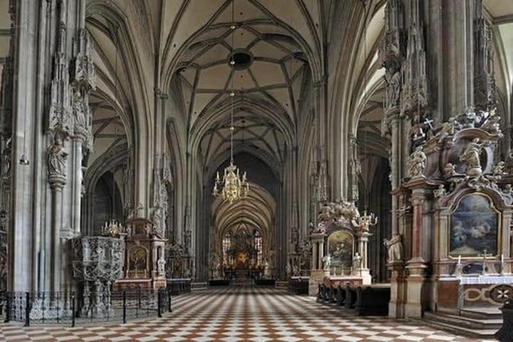 Vienna Private Day Trip with Lunch from Budapest 9