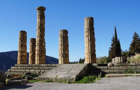 4 Days Private Tour: Delphi – Meteora – Vergina & Dion