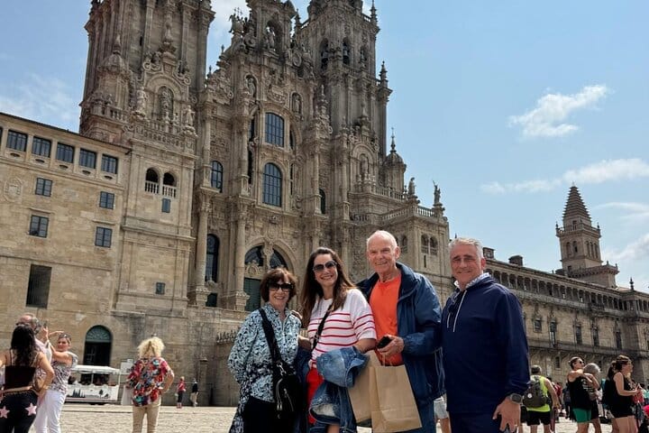 SANTIAGO DE COMPOSTELA + BRAGA: Private Tour from Porto