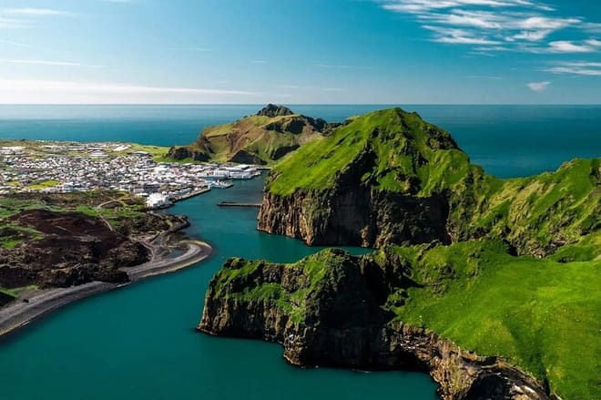 Private Tour to Westman Islands with Extra Waterfall Visit