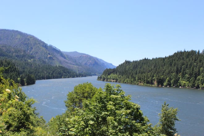 Full Day Columbia River Gorge Waterfalls and Wine Tasting Combo 8