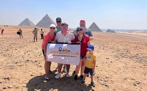 Private Tour of Giza Pyramids and Saqqara from Cairo