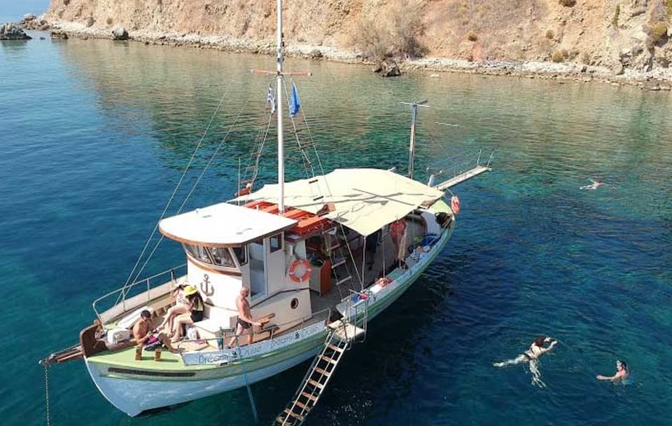 Daily Boat Cruise with Lunch and Wine in Argostoli