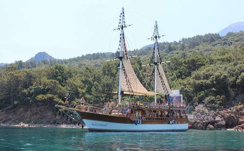 Kuşadası National Park Boat Tour with Lunch and Transfers