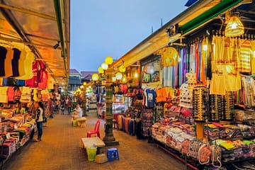 Night Market and Pub Street Walking Tour in Siem Reap