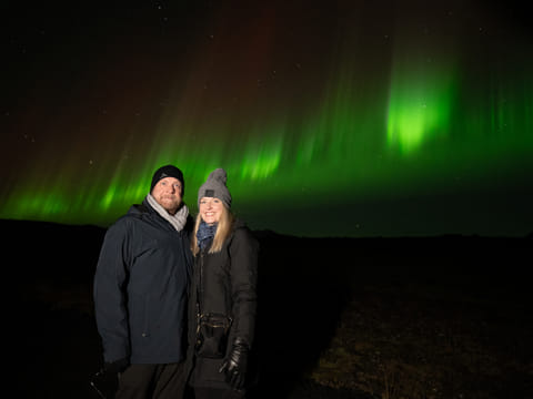 Northern Lights in Mini Bus with Local Pastries, Hot Chocolate, and Photos, photo 4