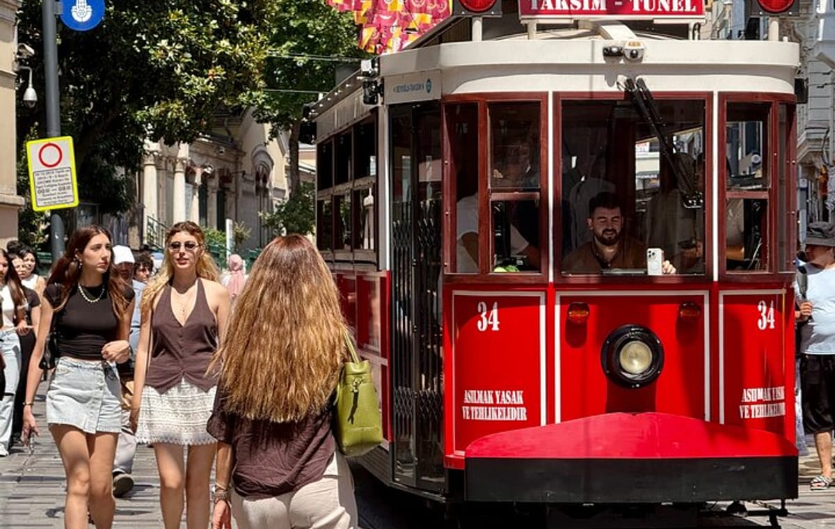 Taksim to Galata Walking Tour: Secret Passages & Local Hangouts