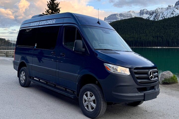 From Calgary YYC Airport: Hassle-free Private Transfer to Banff.