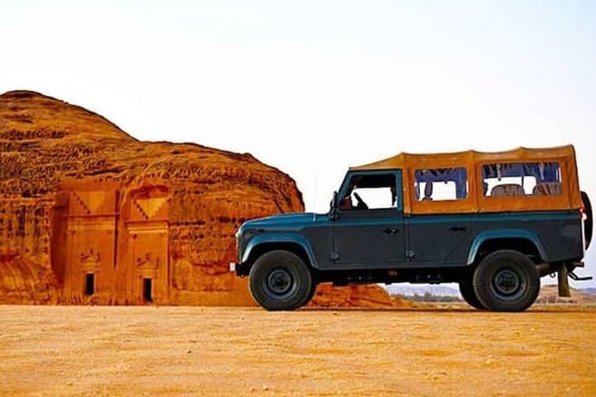 Fancy Tour of Hegra in a Vintage Land Rover photo 3