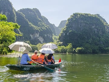 1 Day Luxury Tour to Ninh Binh: Hoa Lu Trang An Mua Cave