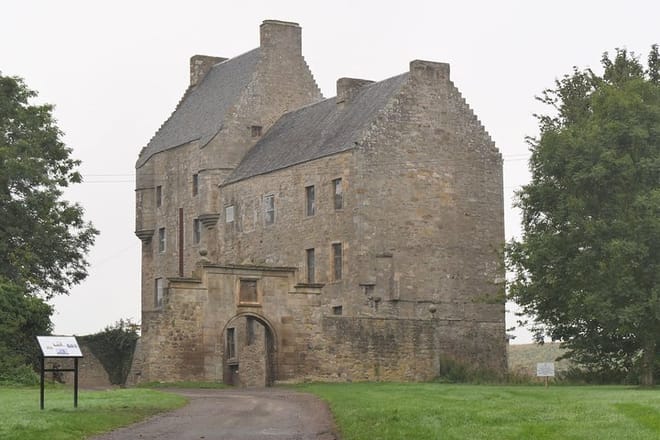 Lallybroch Outlander tours ( Midhope Castle ) , ancestral home of Jamie Fraser