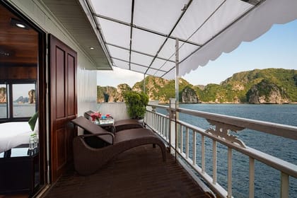 Bai Tu Long bay Deluxe cruise 2D1N: fishing villages, meals, cave, kayaking