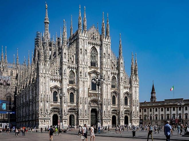 Private luxury transfer from Rome to Milan 2