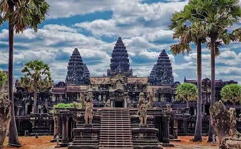 Angkor Wat Sunrise and Temple Tour in Siem Reap