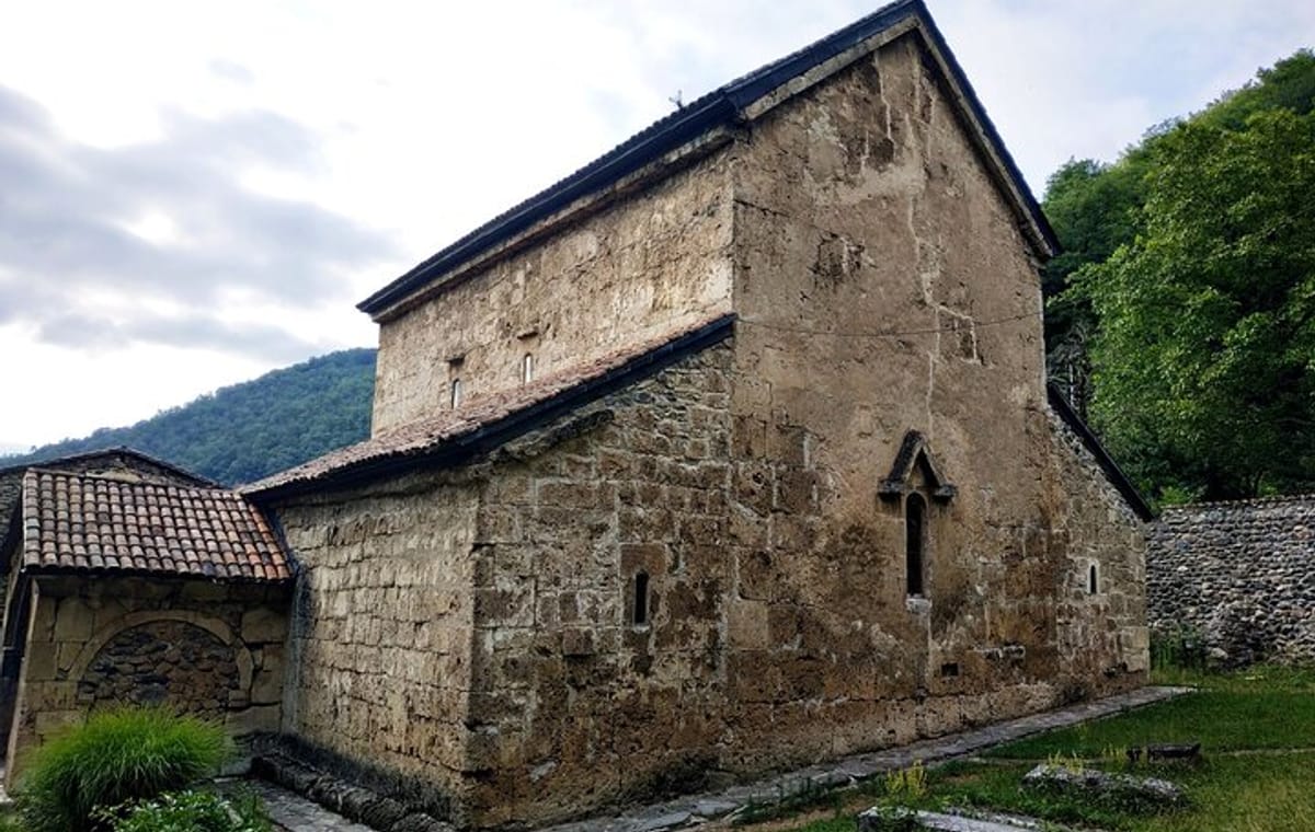 Discover Nokalakevi: History, Nature & Wine