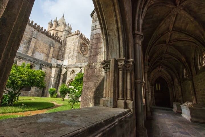 Évora & Monsaraz: UNESCO Heritage, Wine & Medieval Charm