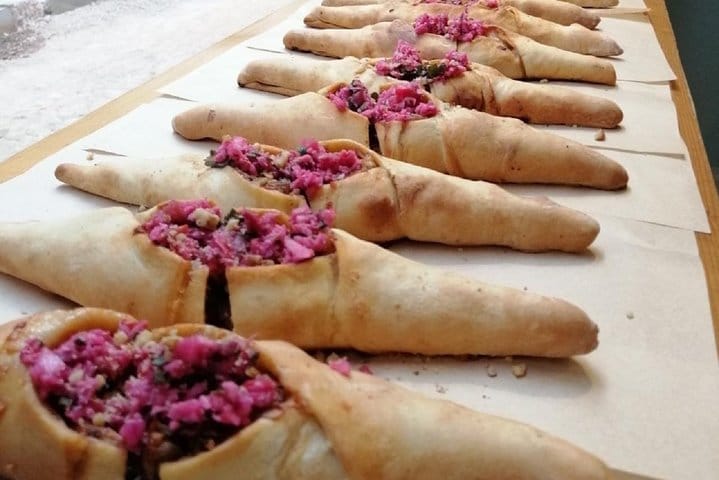Delicious Greek boat pizzas