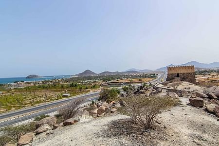 Private Fujairah Day Trip from Dubai: Forts, Mosques & Beach Relaxation