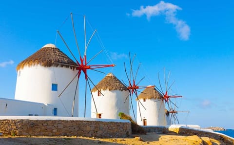 Walking Tour of Mykonos Town and Relaxation at Thalas Beach