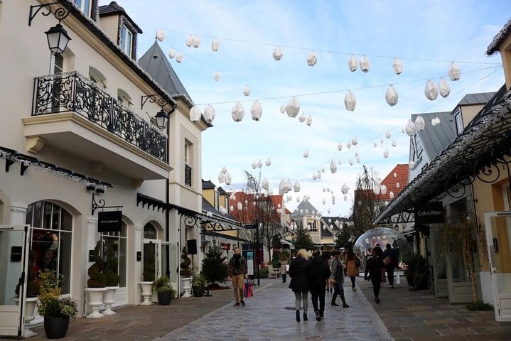  CDG pick up with Montmartre and la Vallée Village Tour  6