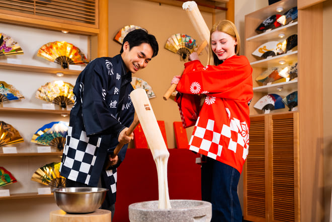 Kyoto: Traditional Mochi Pounding with Tasting 4