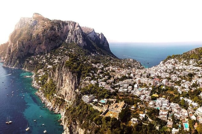Capri Luxury Private Boat Tour: Day Trip from Rome by Train 