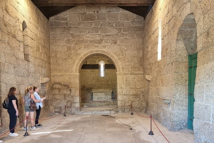 BRAGA E GUIMARÃES: Private Historic Tour from Porto