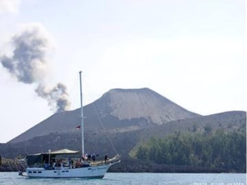 Private Guided Volcano and Stony Bubble Tour in Bandung