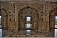 AGRA FORT-PAST RESIDENCE OF THE MUGHALS