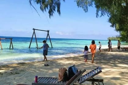 Jakarta Thousand Islands Tour With Sunbathing, Canoeing and Snorkeling