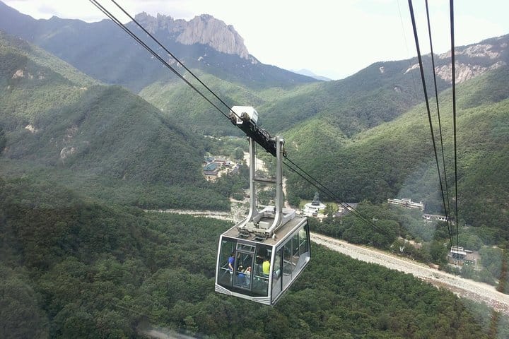 Autumn 10 days Jeonju&Mt.Naejangsan&Mt.Seorak&Mungyeong&Jeju&Busan on Early Nov