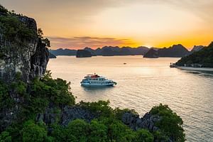 Luxury Halong Day Trip with Limousine Bus Roundtrip By Expressway