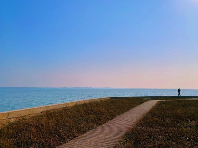 Shanghai: Dianshan Lake and Yuandang Rainbow Bridge Tour