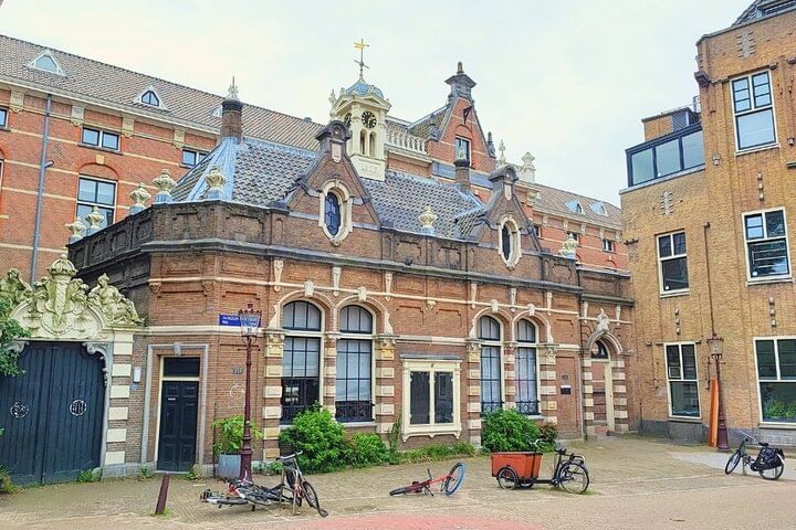 Binnengasthuis building during city game by Qugato in Amsterdam