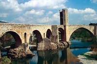 Pont Vell (Old Bridge) of Besal&uacute;