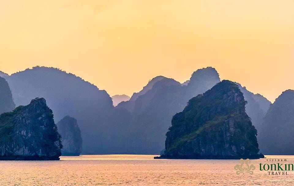 Luxury 2-Day Halong Bay Cruise with Kayaking and Island Visits