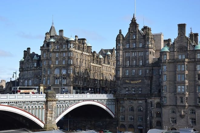 Edinburgh Private Walking tour with a Professional Guide 4