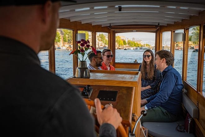 Amsterdam Light Festival Private Cruise With Welcome Drink 4