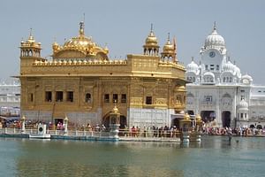 5-hour Amritsar city tour with a guide and local transport