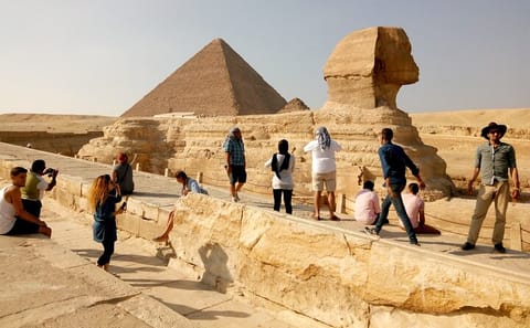 Camel Ride and Lunch Tour at the Giza Pyramids in Cairo