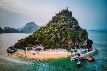 Halong Bay Full-Day Cruise with Lunch and Island Visit