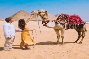 Private Full-Day Tour of Giza Pyramids and Cairo Highlights
