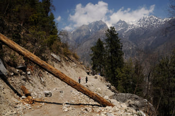 Annapurna Circuit & Tilicho Lake Homestay Trek – 15 Days